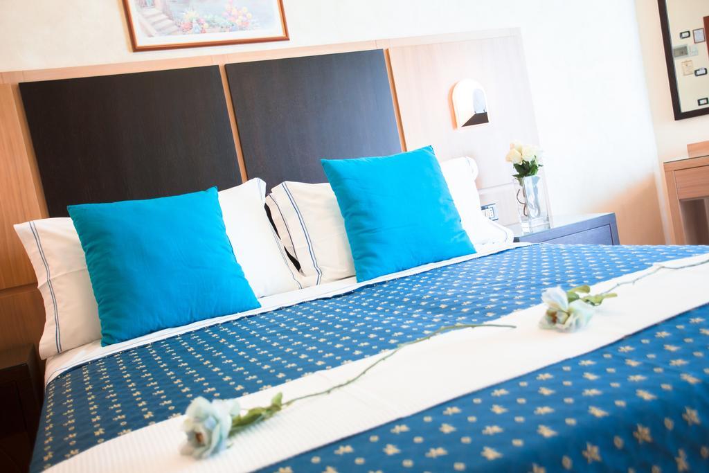 Hotel Verona Cesenatico Phòng bức ảnh